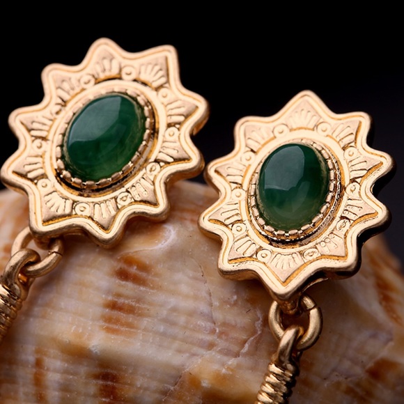 Stunning Feather Earrings - Picture 6 of 6